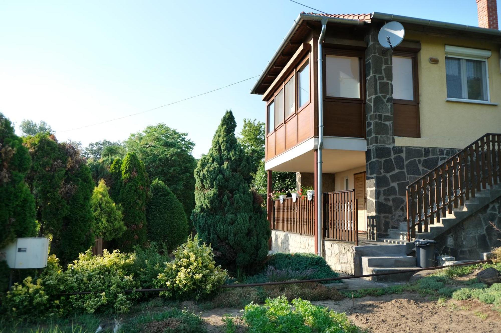 Panorama Apartmanhaz Sarvar Exterior photo
